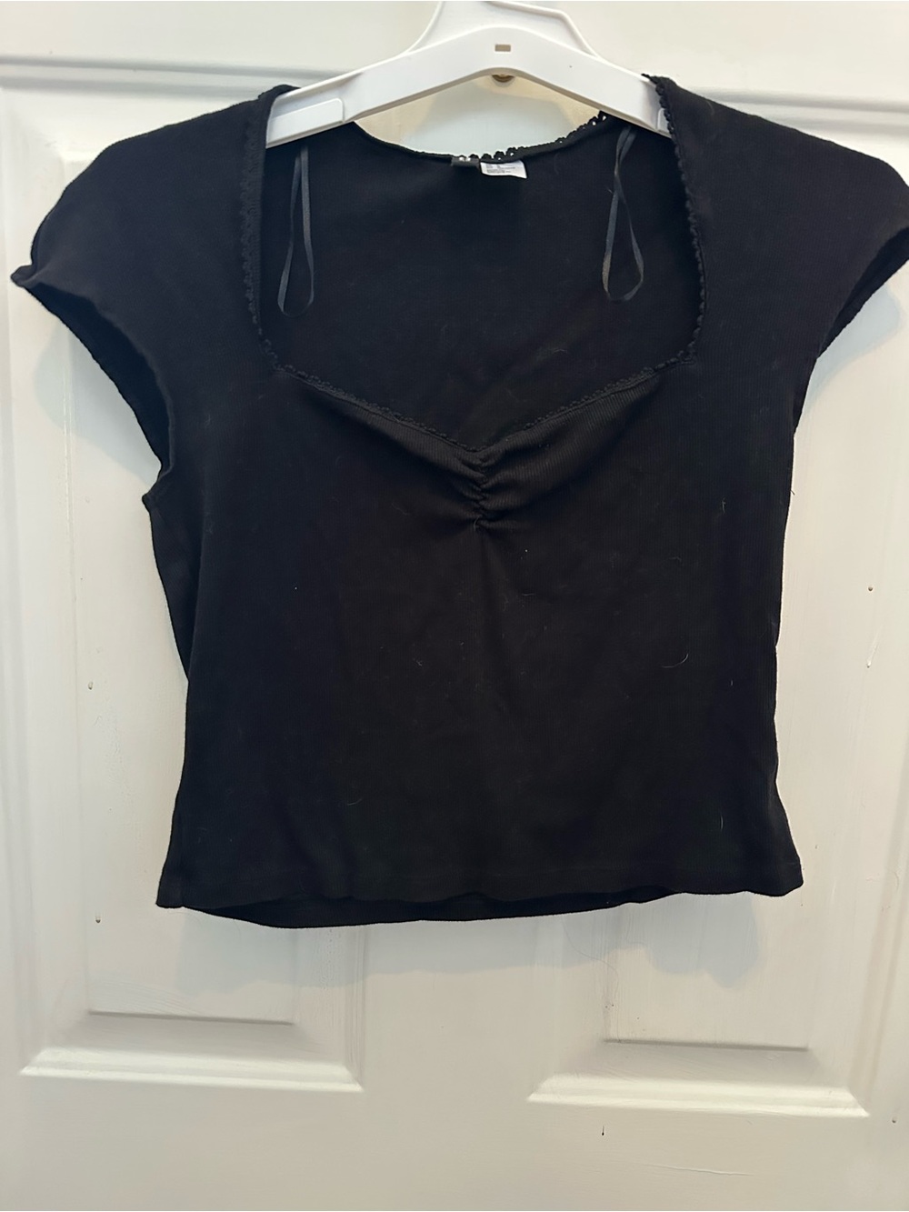 H&M Black Ruched Sweetheart Cap Sleeve Top
